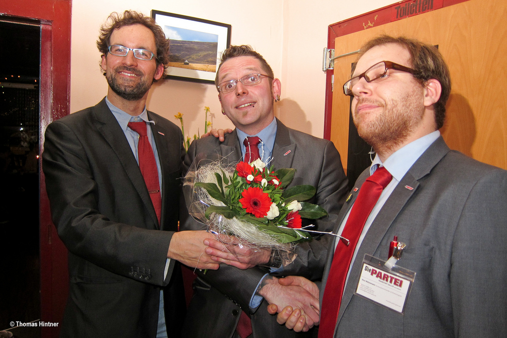 Hier gratulieren Vertreter der Landesvorstände Hessen und NRW dem frisch gekürten Bundestagskandiaten für Hanau, Benedikt Polzer.