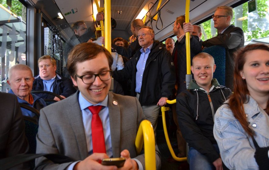 Die Reisegrupp im Bus